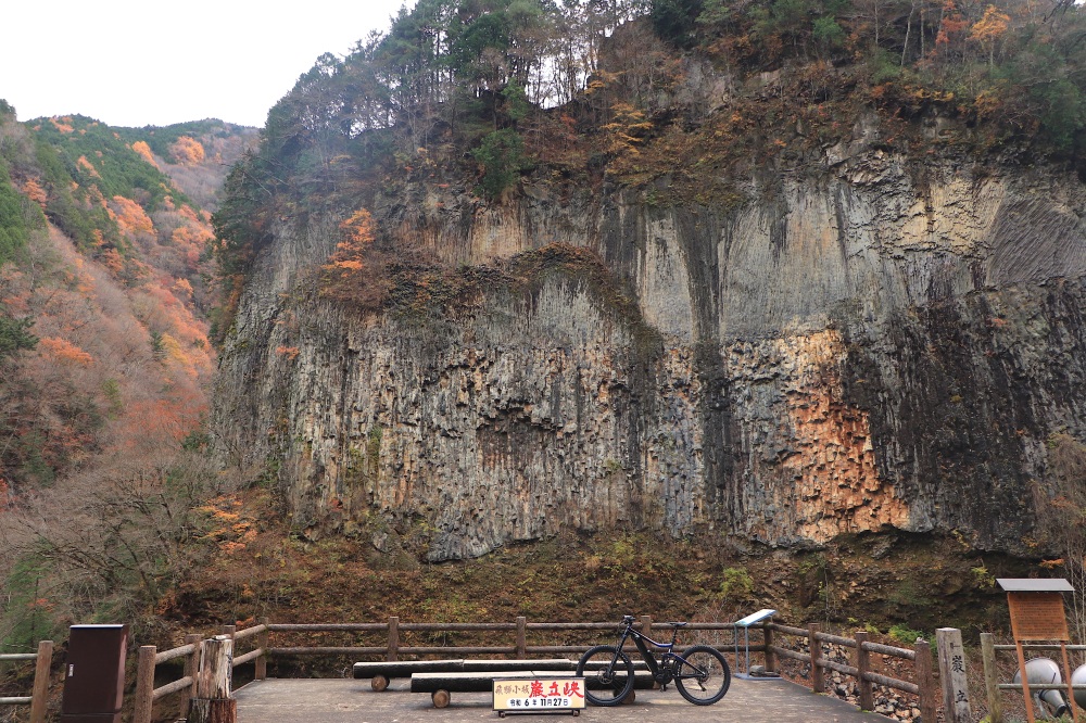 写真に収まりきらない、大迫力の巌立