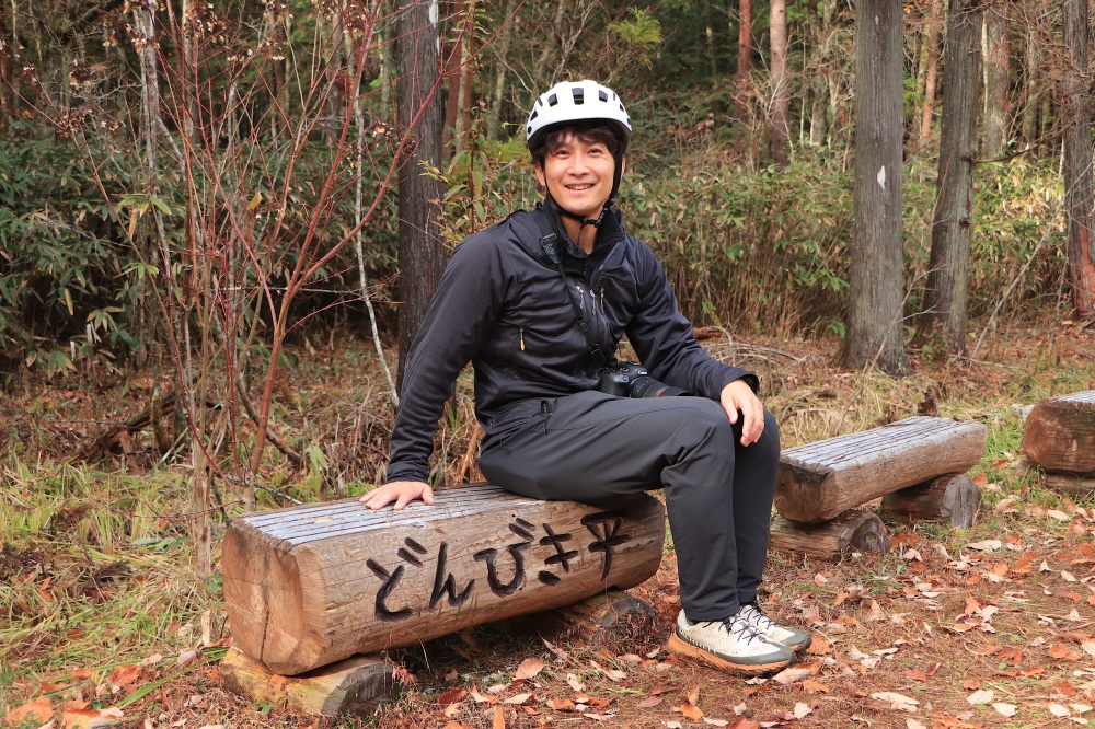 NPO法人飛騨小坂200滝が作ったベンチ（ガイドの飛騨小坂観光協会　曽我隆史様）