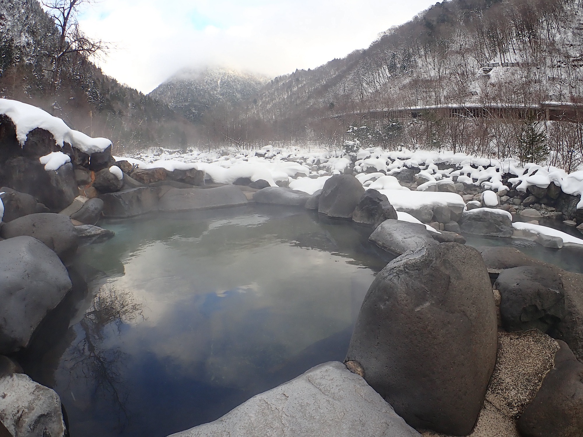 雪見温泉とここだけの絶景が待つオフシーズン！冬の奥飛騨ならではの魅力と楽しみ方をご紹介