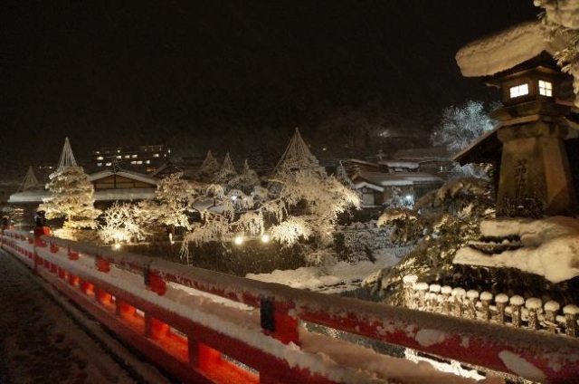 冬の飛騨高山ライトアップ